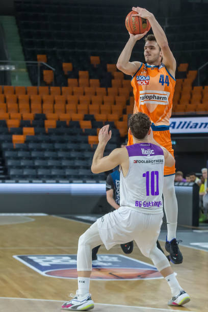 瓦拉内在皇 瓦拉内在皇