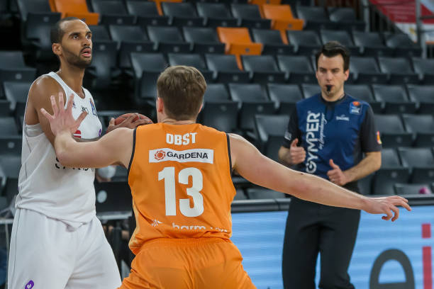 谁与争锋 谁与争锋